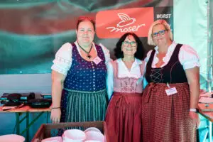 Unsere Mitarbeiterinnen am Buffet.