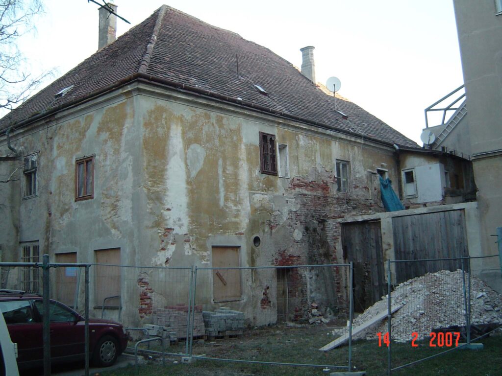 Sanierungsbeginn der Bürgerspitalhäuser.