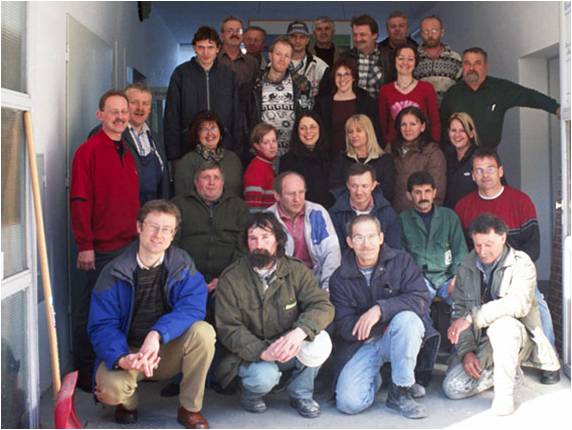 Gruppenfoto beim Einzug in das neue Büro.
