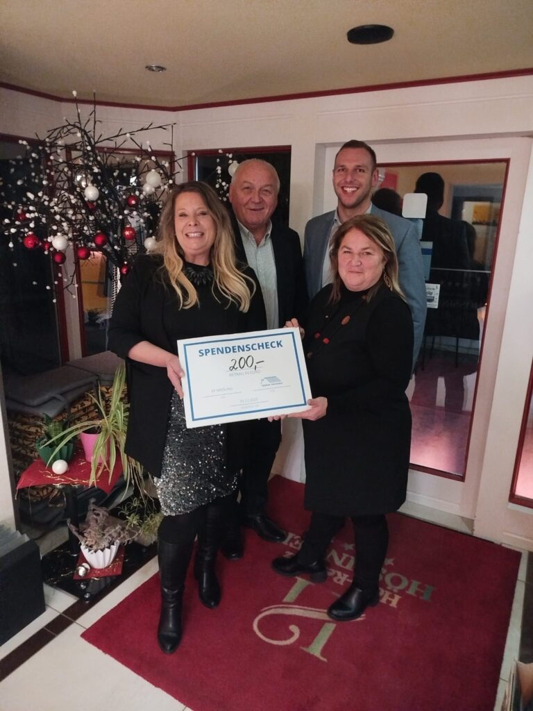 Gruppenbild: Bürgermeisterin Barbara Egerer, Vizebürgermeister Steven Mayer, Geschäftsführender Gemeinderat Eckard Aschauer und Geschäftsführerin des Verein Wohnen Patricia Grünauer.