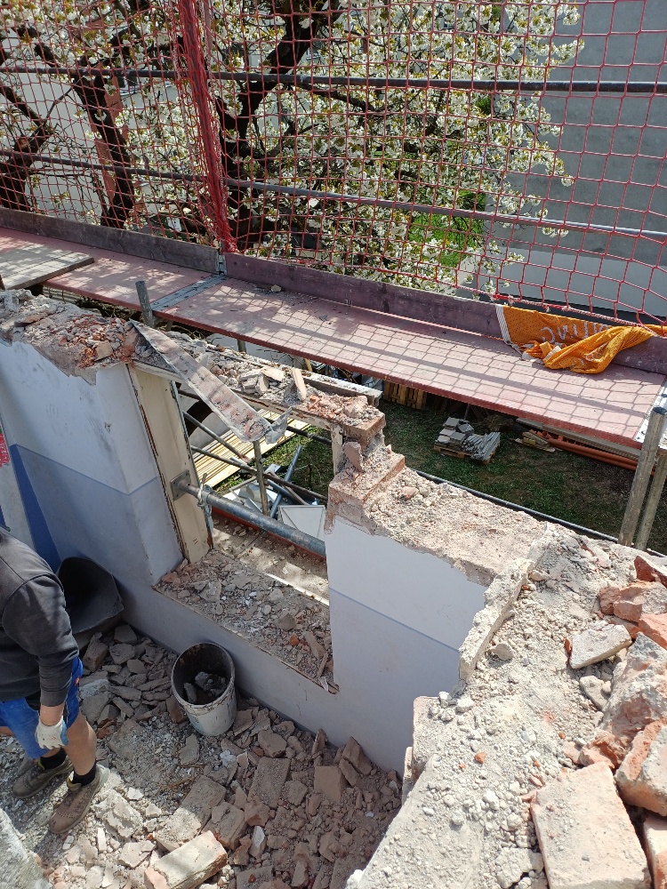 Fensterabbruch in der Daniel Gran Straße 41